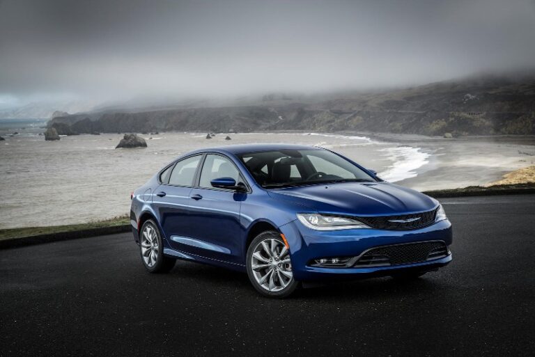 2017-chrysler-200-s-3.6l-v6-awd-sedan
