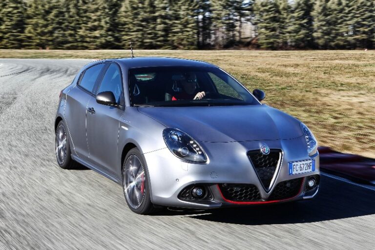 alfa-romeo-giulietta-quadrifoglio-top-speed
